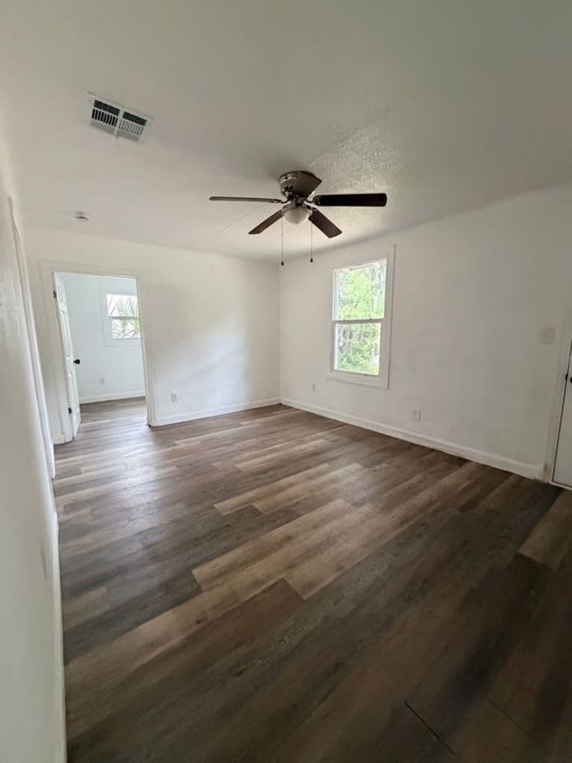 Completely Renovated 3 Bedroom, 1 Bath Home near Historic District in Leesburg – photo 2