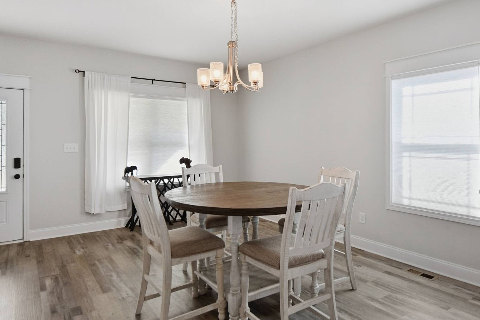 Like New Three Bedroom! – photo 3