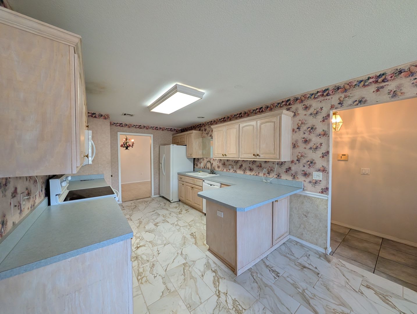 Spacious 3 Bedroom Duplex With Modern Comforts And Room To Roam – photo 4