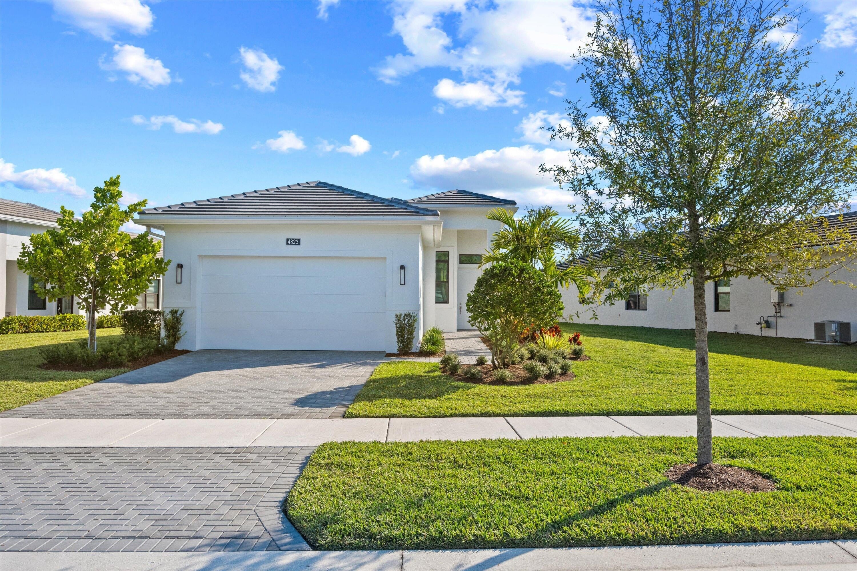 4823 Saint Armands Way – photo 1