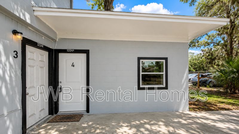 1204 Glencoe St #4 – photo 2