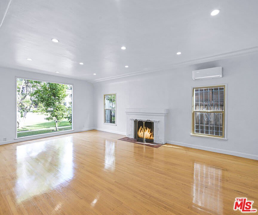 1119 S Crescent Heights Blvd – photo 2