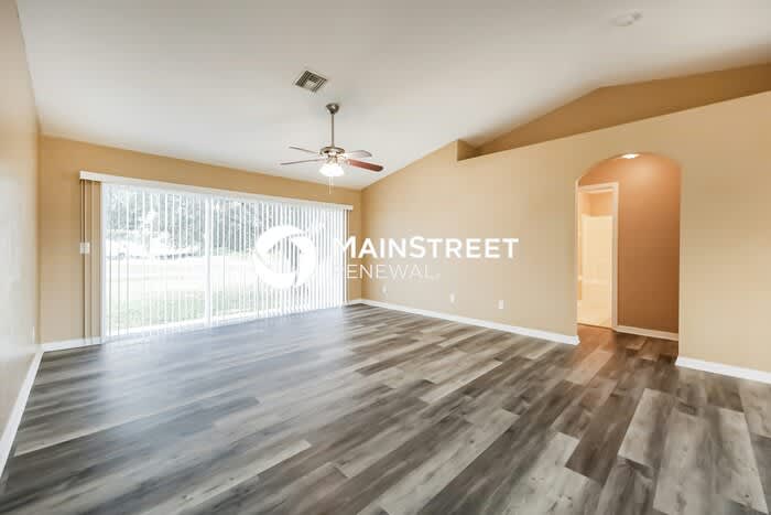 1161 Ebers Street East – photo 4