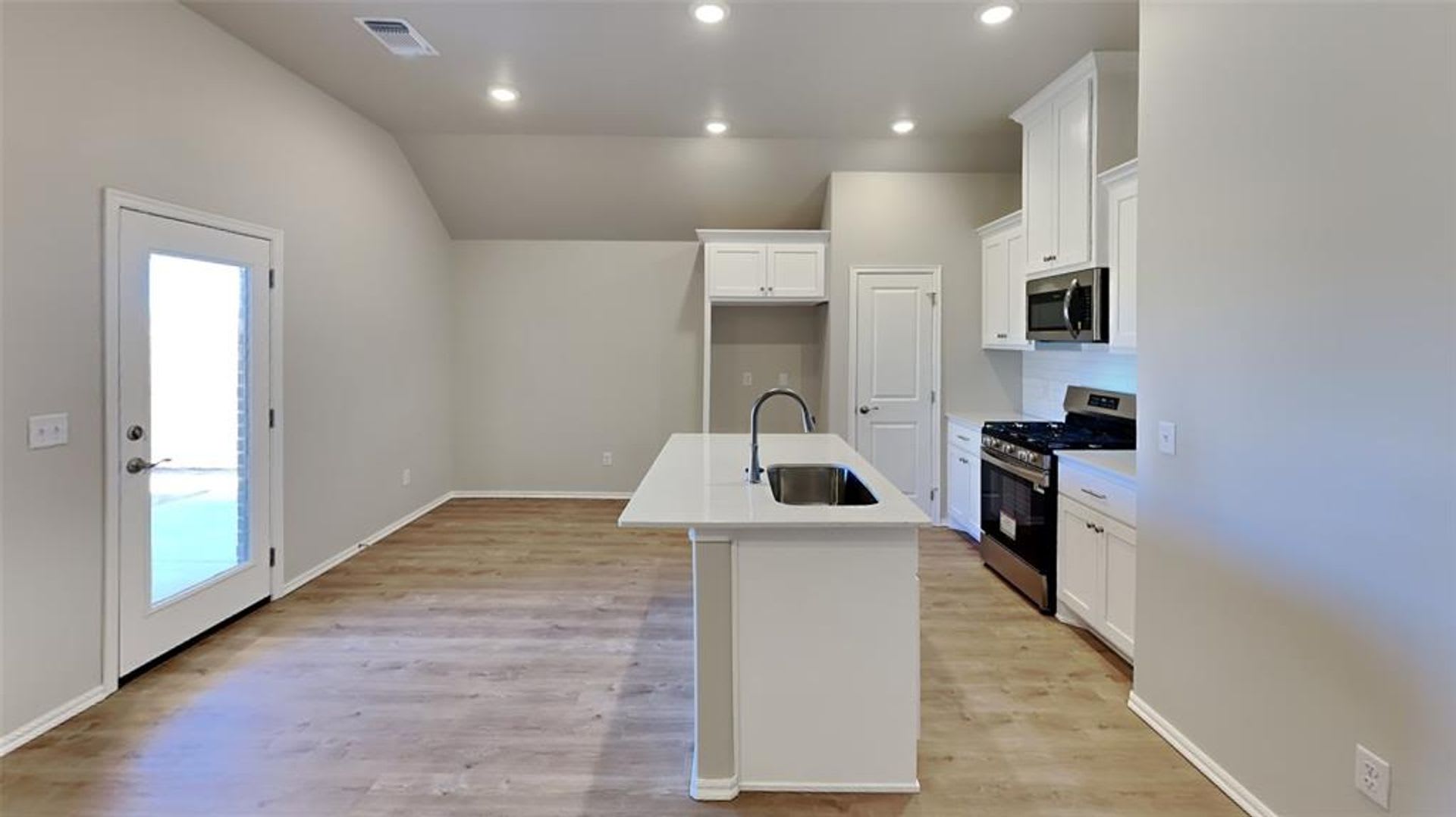Leasing Special Luxury 3 Bedroom 2 Bathroom Home In Piedmont Schools Neighborhood Park And Basketball Court – photo 4