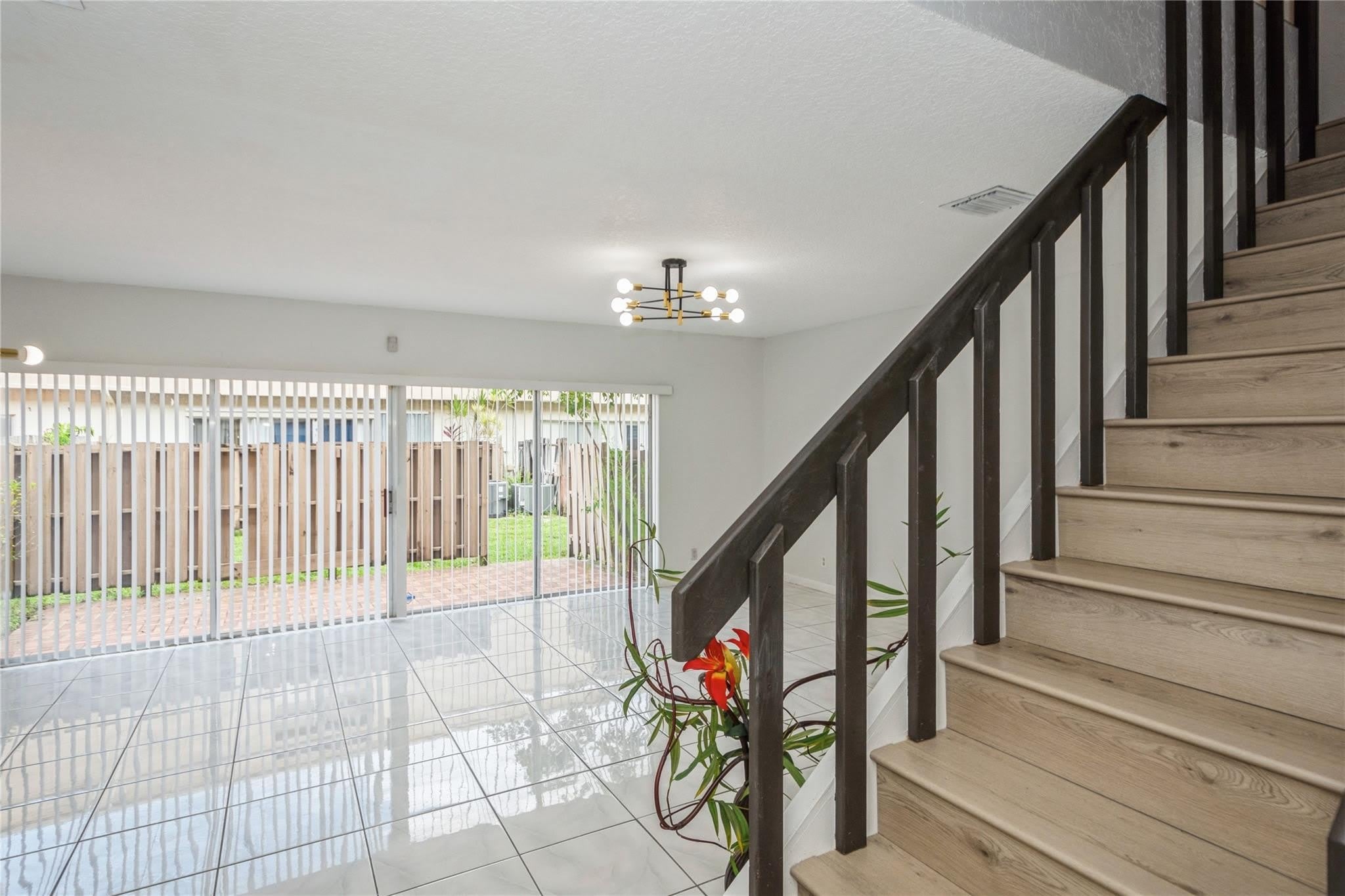 8208 NW 8th Place NW – photo 4