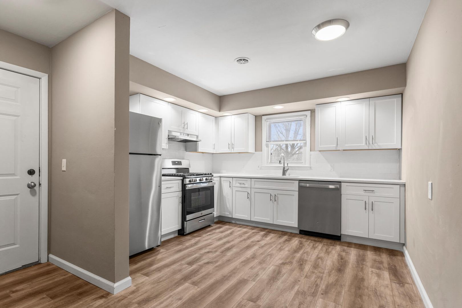 305 N Elizabeth – photo 4