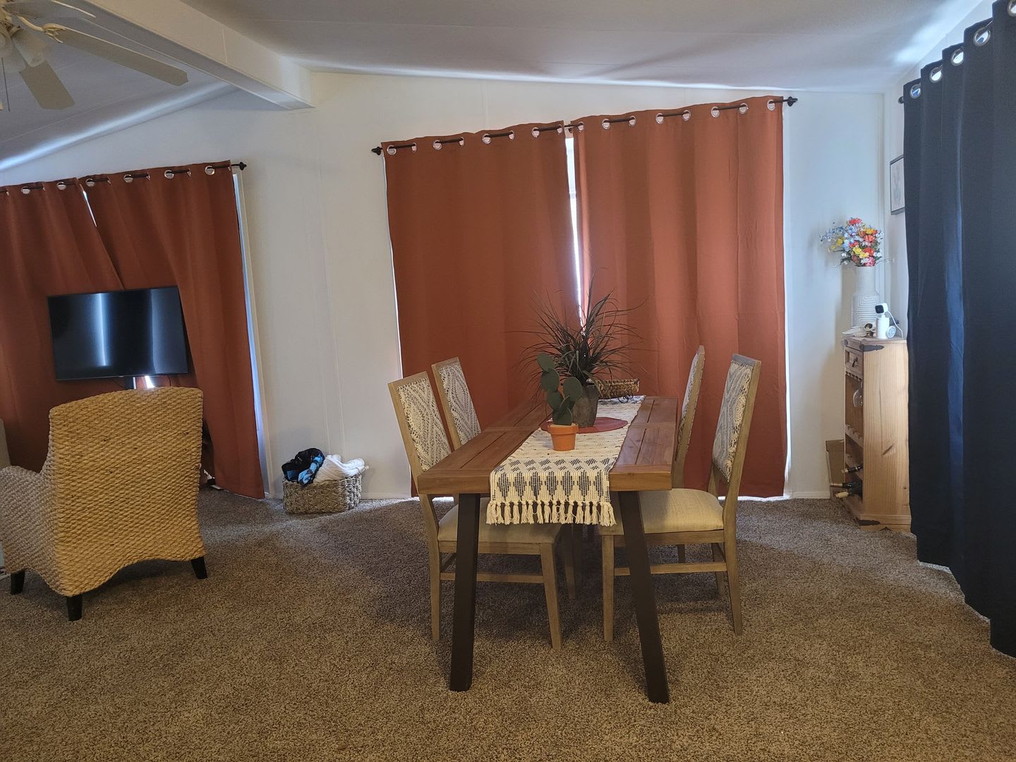 Renovated 3-Bedroom Oasis Near Colorado River with Stunning Desert Views – photo 4
