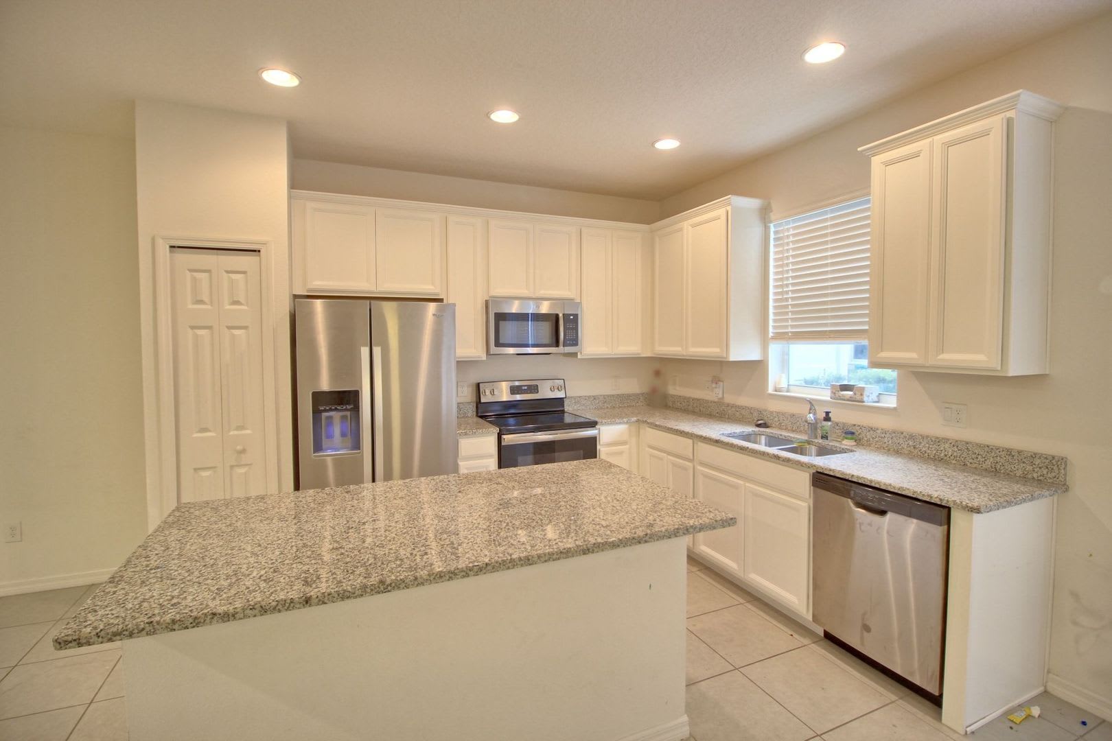 990 E 10Th Street – photo 4