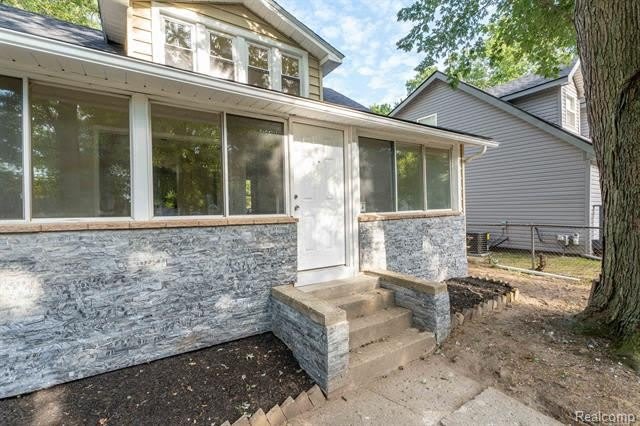 23248 Helen Street – photo 3