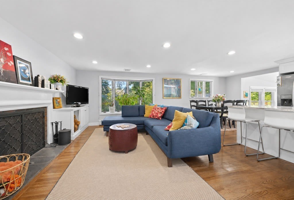 1093 Main St – photo 4