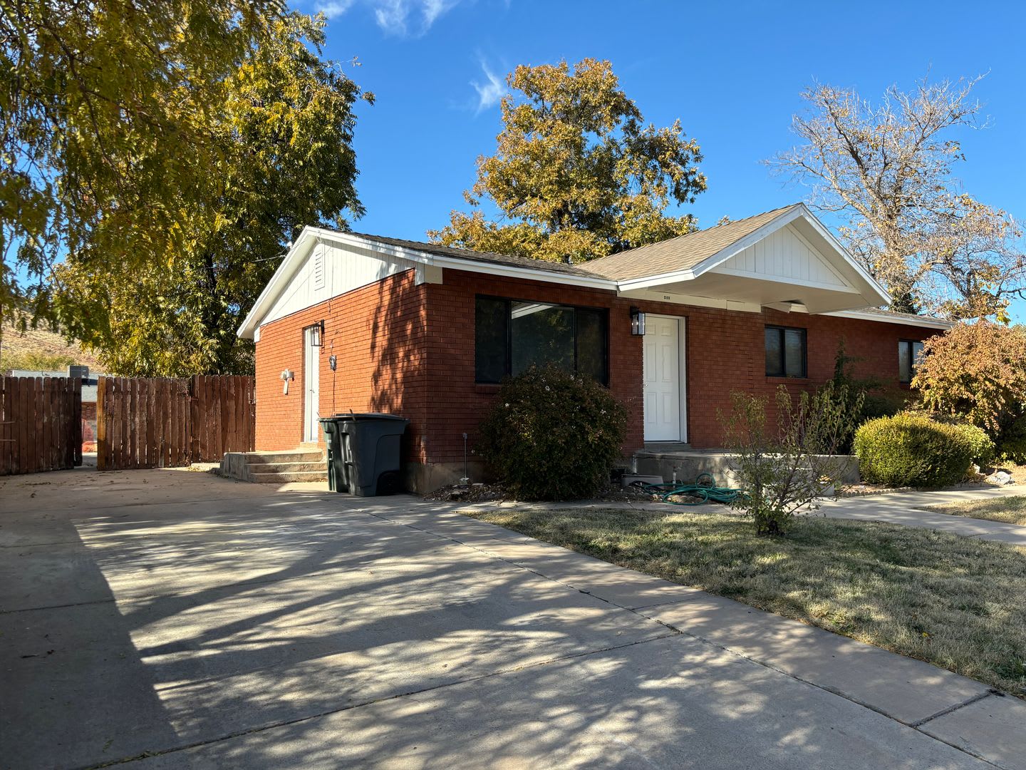 Upgraded Downstairs Duplex w/ Large Backyard! – photo 1