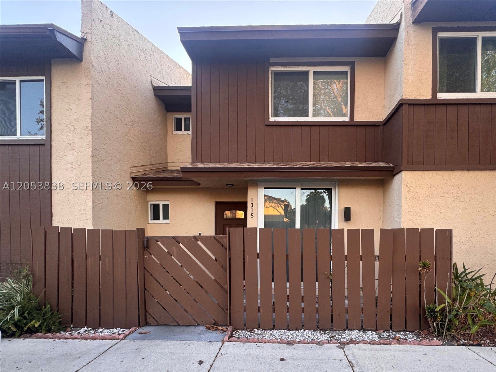 1315 Hampton Blvd – photo 1