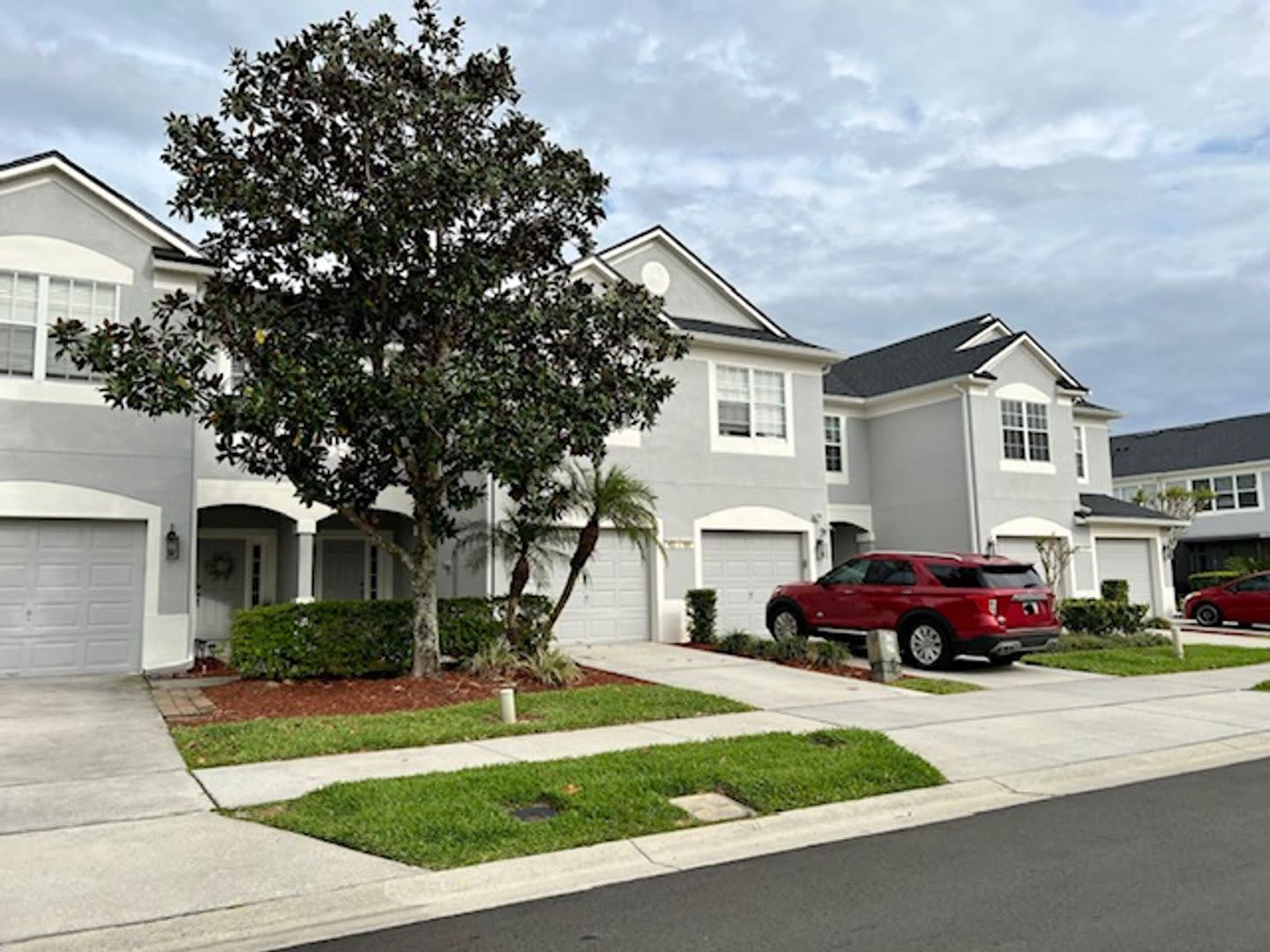 Move In August Beautiful 3 Bed 2 5 Bath Townhome With Large Screened In Back Porch 1 Car Attached Garage In Man Gated Spring Isle Avalon Park – photo 5