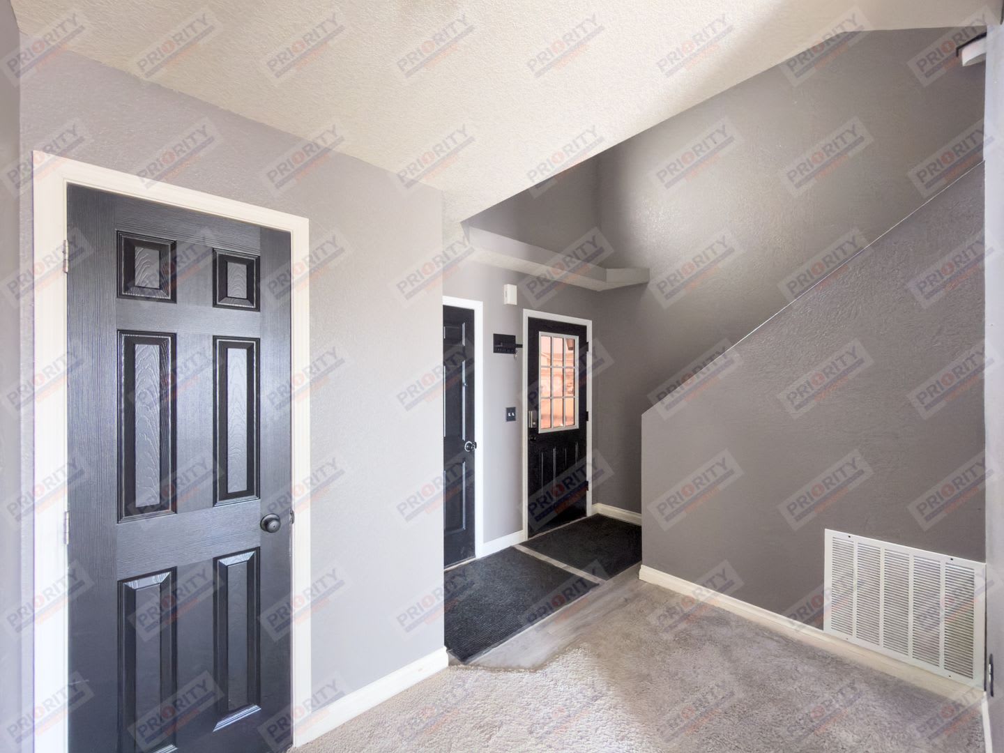 Townhome w/ a 2 car garage on a corner lot – photo 3