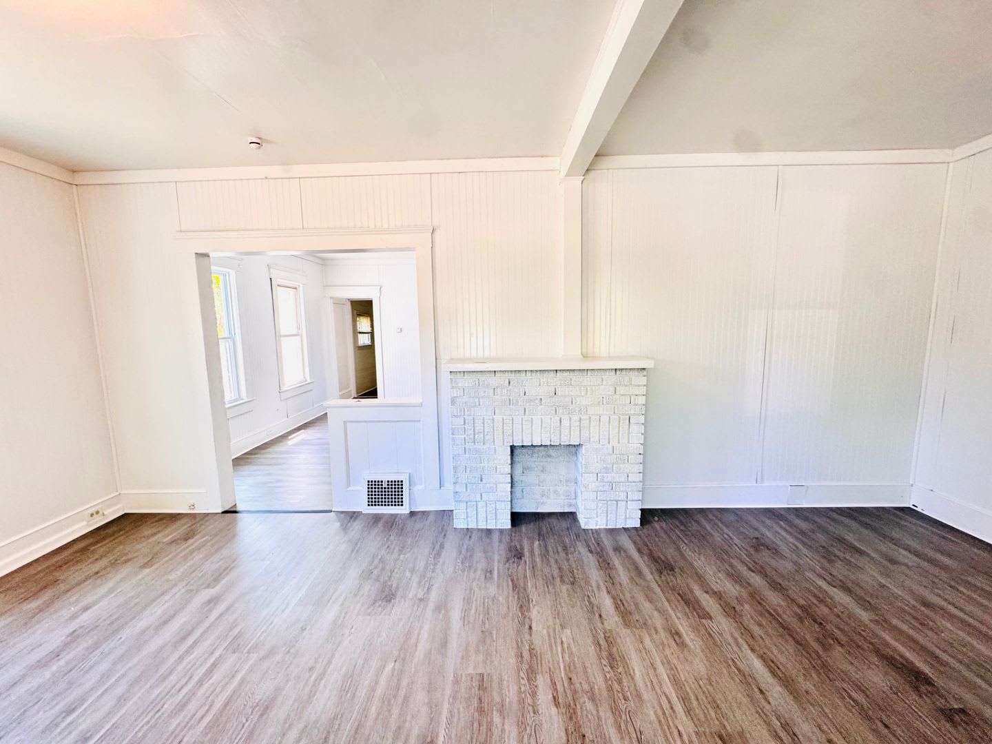Charming 4-Bedroom Property in Prime Location – photo 4