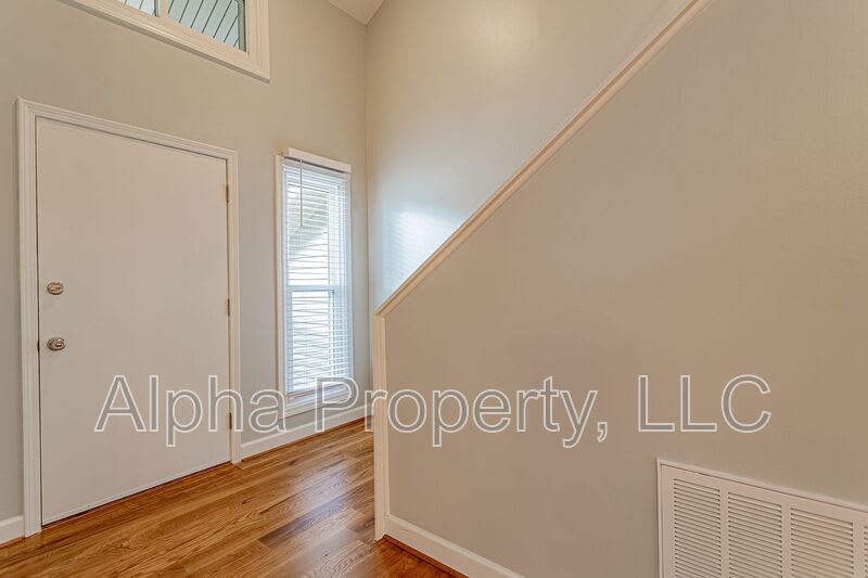 108 Duquesne Dr – photo 4