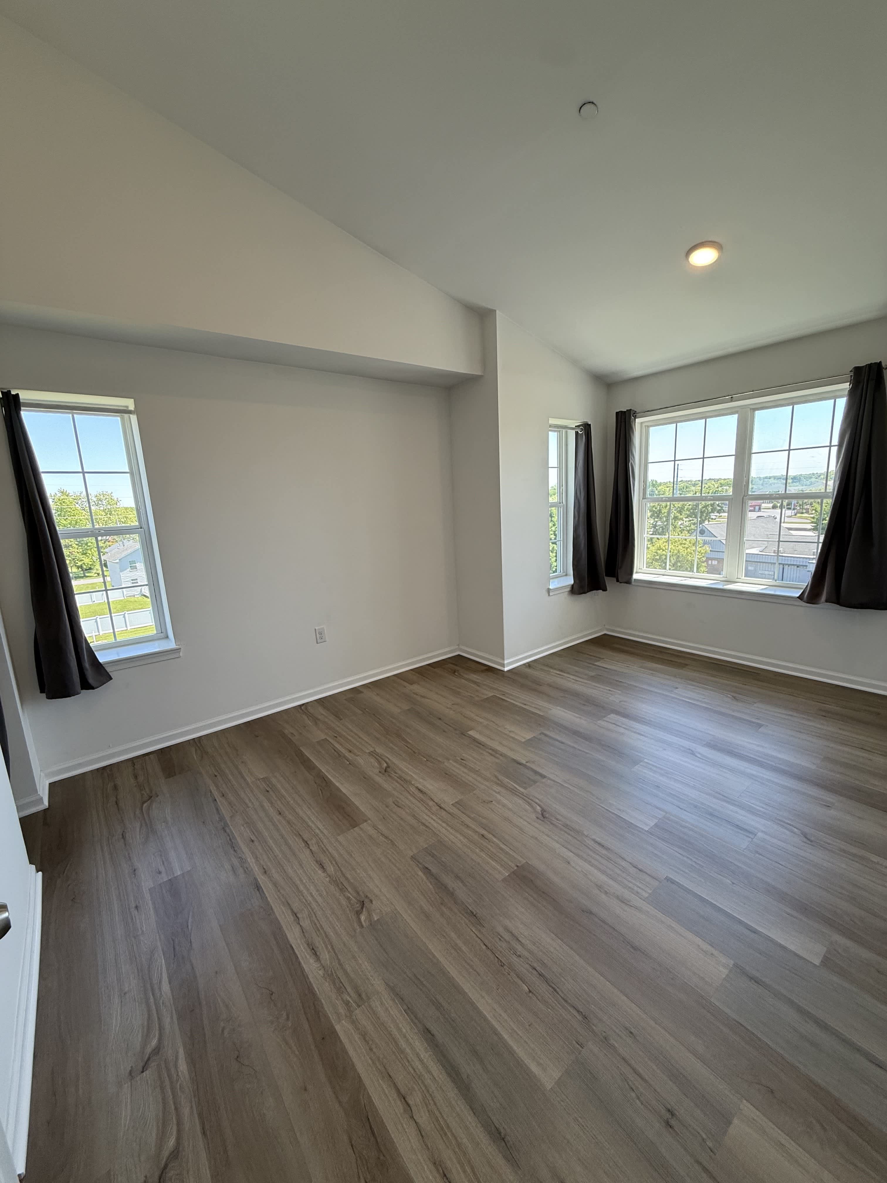 480 Main St – photo 5