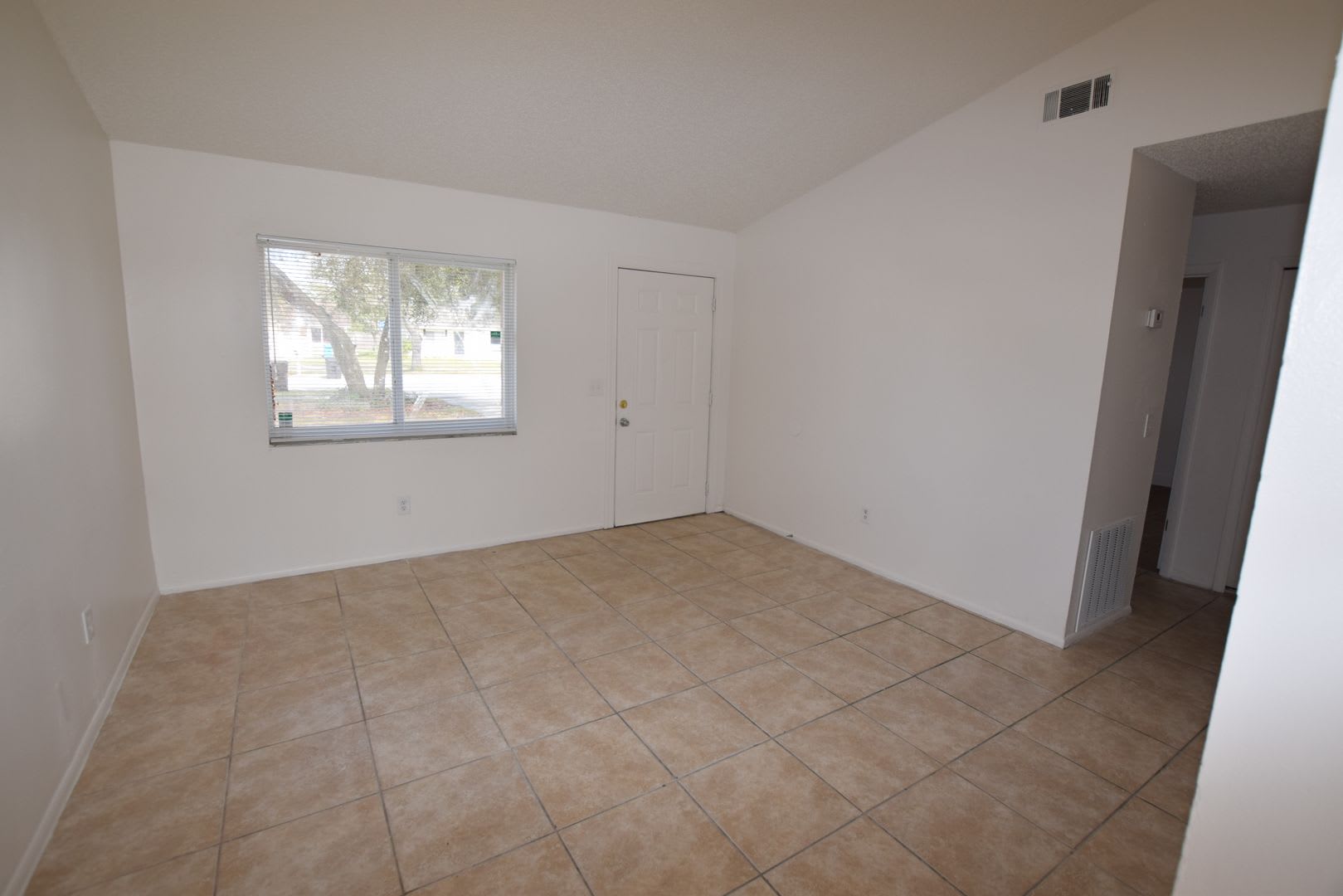 2/1 Duplex For Rent at 3264 Split Willow Drive Orlando, FL 32808 – photo 4