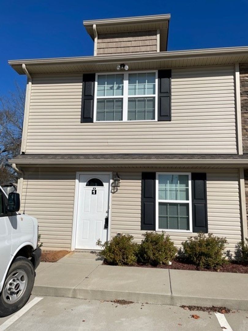 250 Off Pro Rated Rent With A Move In Or Lease Start Date Of October 15Th 2024 – photo 2