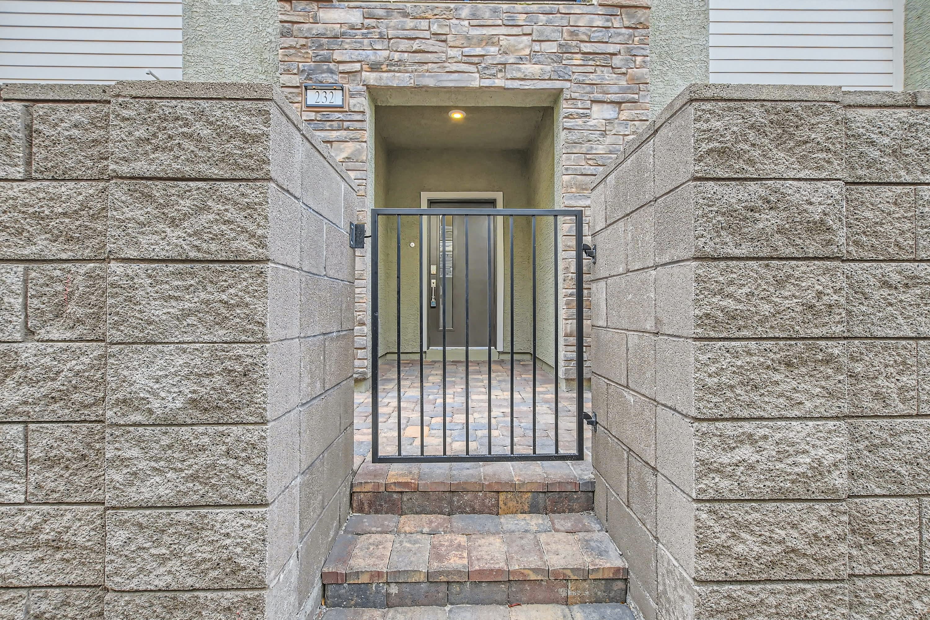232 Oliver Peak Avenue – photo 2