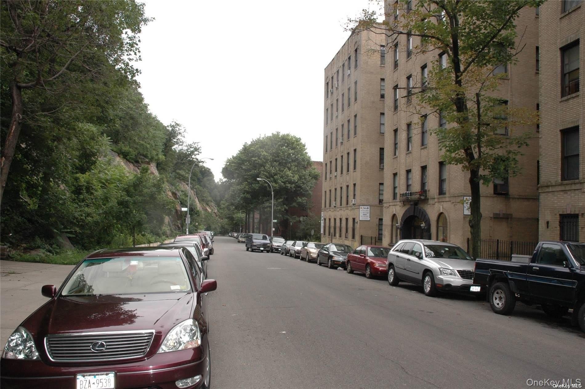 225 Bennett Avenue – photo 1