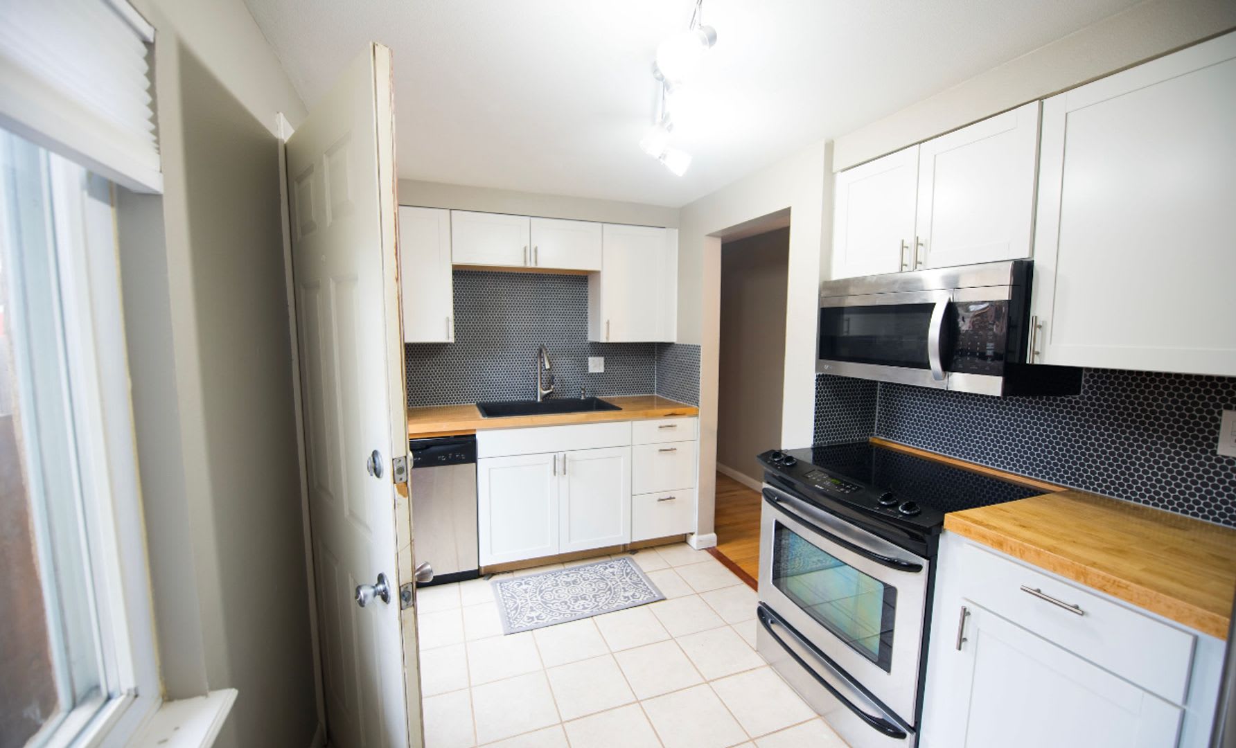 Charming Englewood Home – photo 4