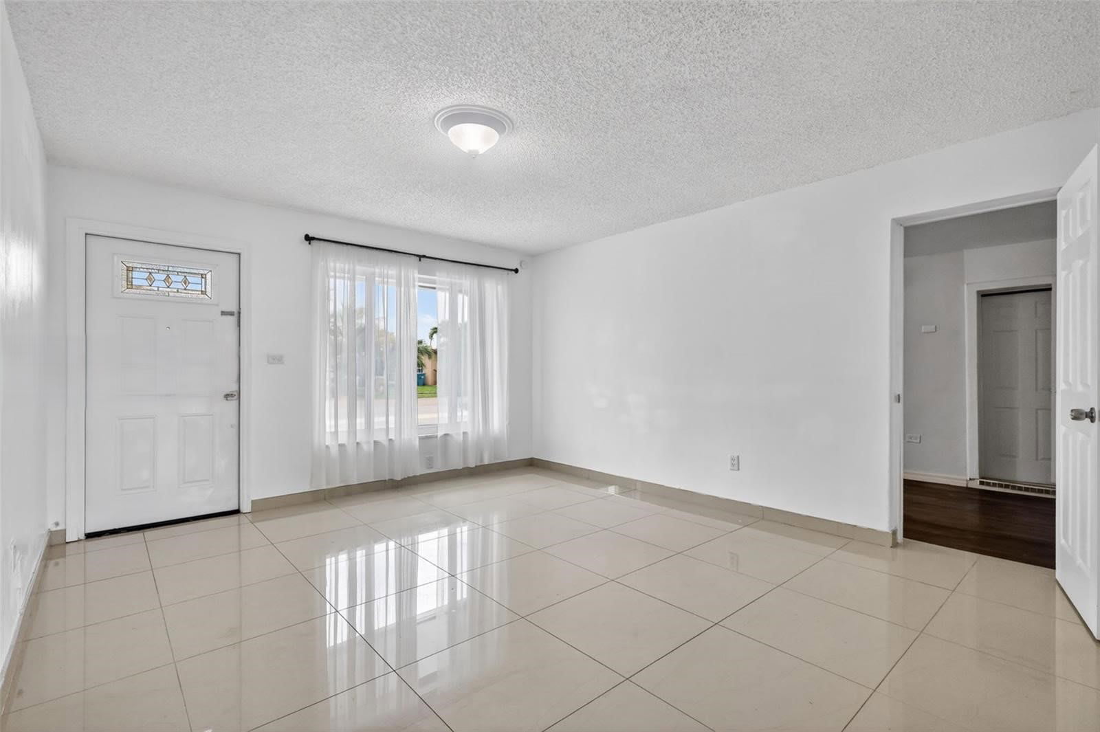 17001 Northwest 53rd Court – photo 4