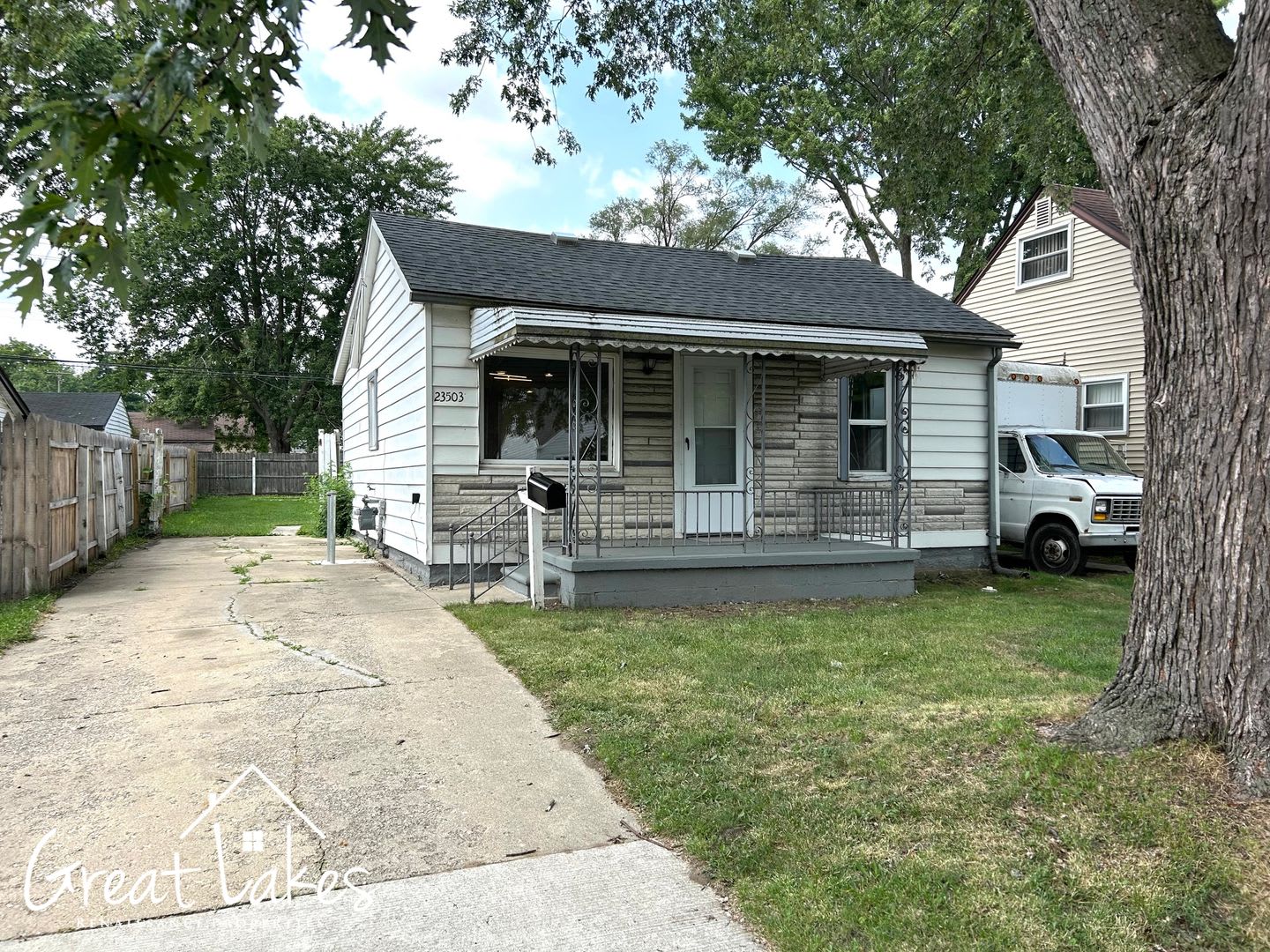 Lovely 2 Bedroom 1 Bathroom Now Available For Rent – photo 1