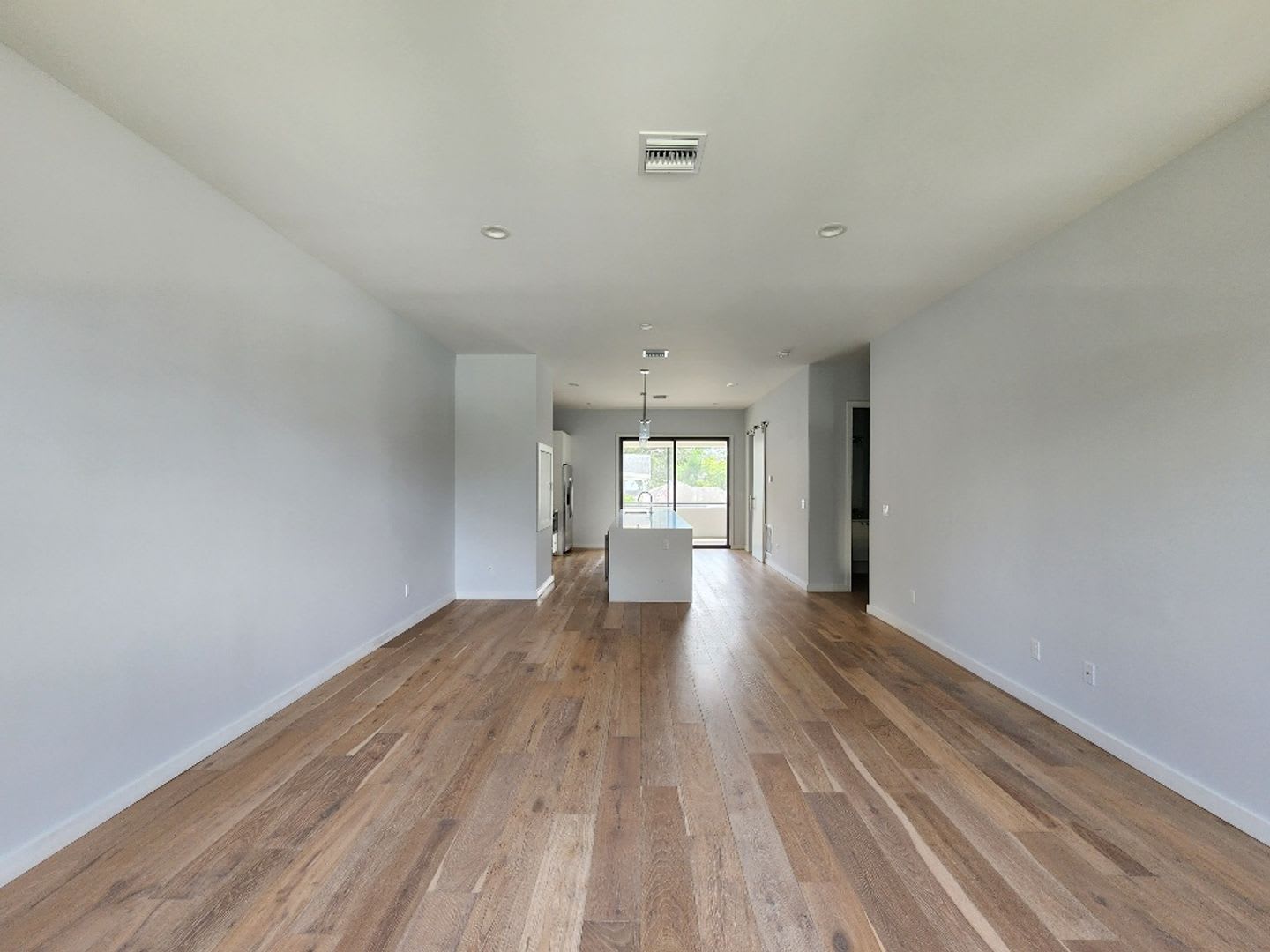 Beautiful 3-Bedroom, 3.5-Bathroom Townhome in Tampa (**MOVE-IN SPECIAL/$500 OFF 2ND MONTH**) – photo 4