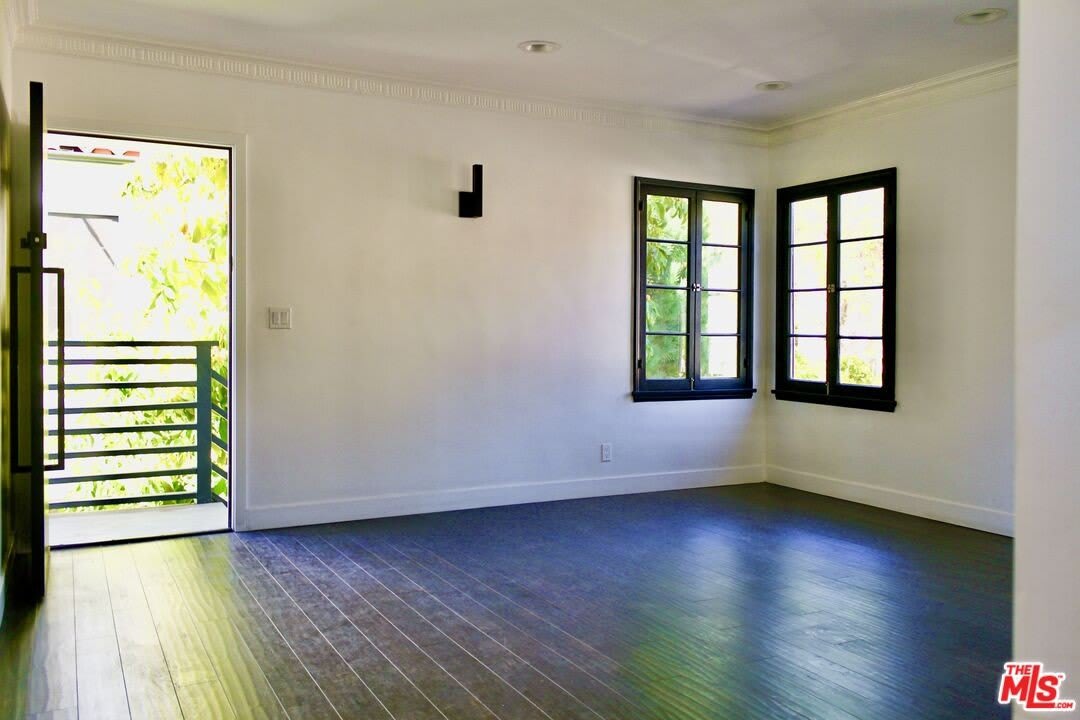 8216 Willoughby Avenue – photo 3