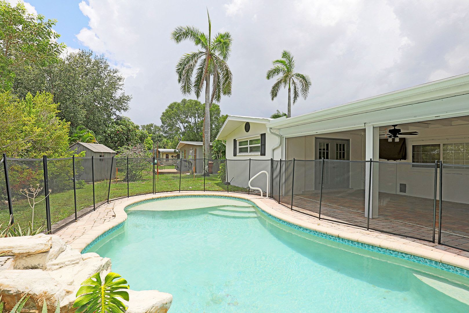 Rare Dual Primary Suites in Seminole Estates — No HOA, Quick Move-In – photo 1