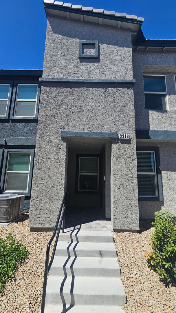 Rent Ready!! 3 bedroom 2.5 bath 2 car – photo 2