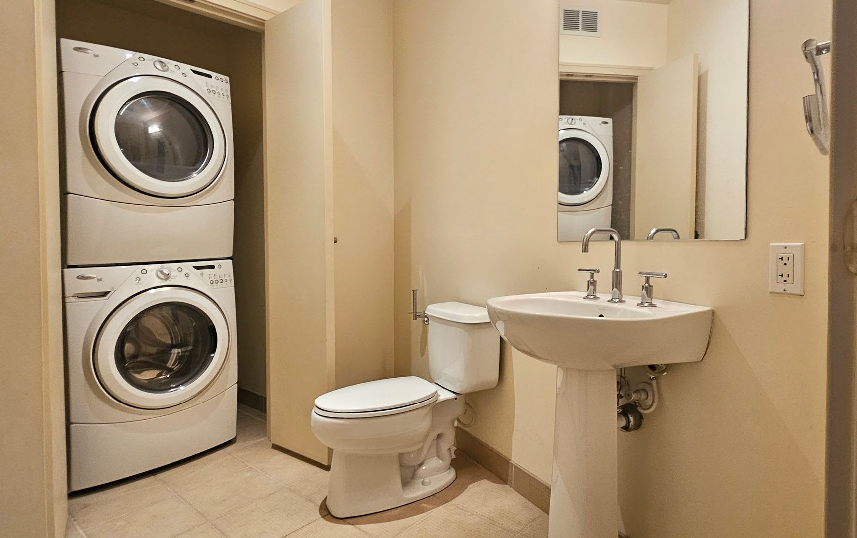 Gorgeous 1 Bed 1.5 Bath Condo in Washington Square for Rent – photo 5