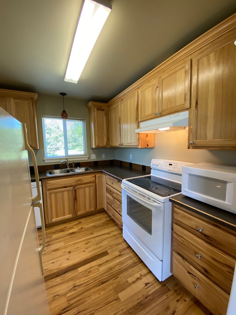 Beautifully Remodeled Springfield Cottage – photo 5