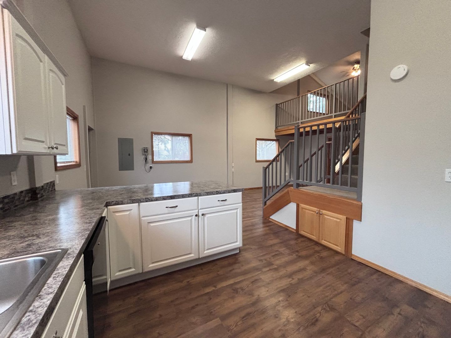 Update 2 Bedroom Home with ALL Utilities Included! – photo 5