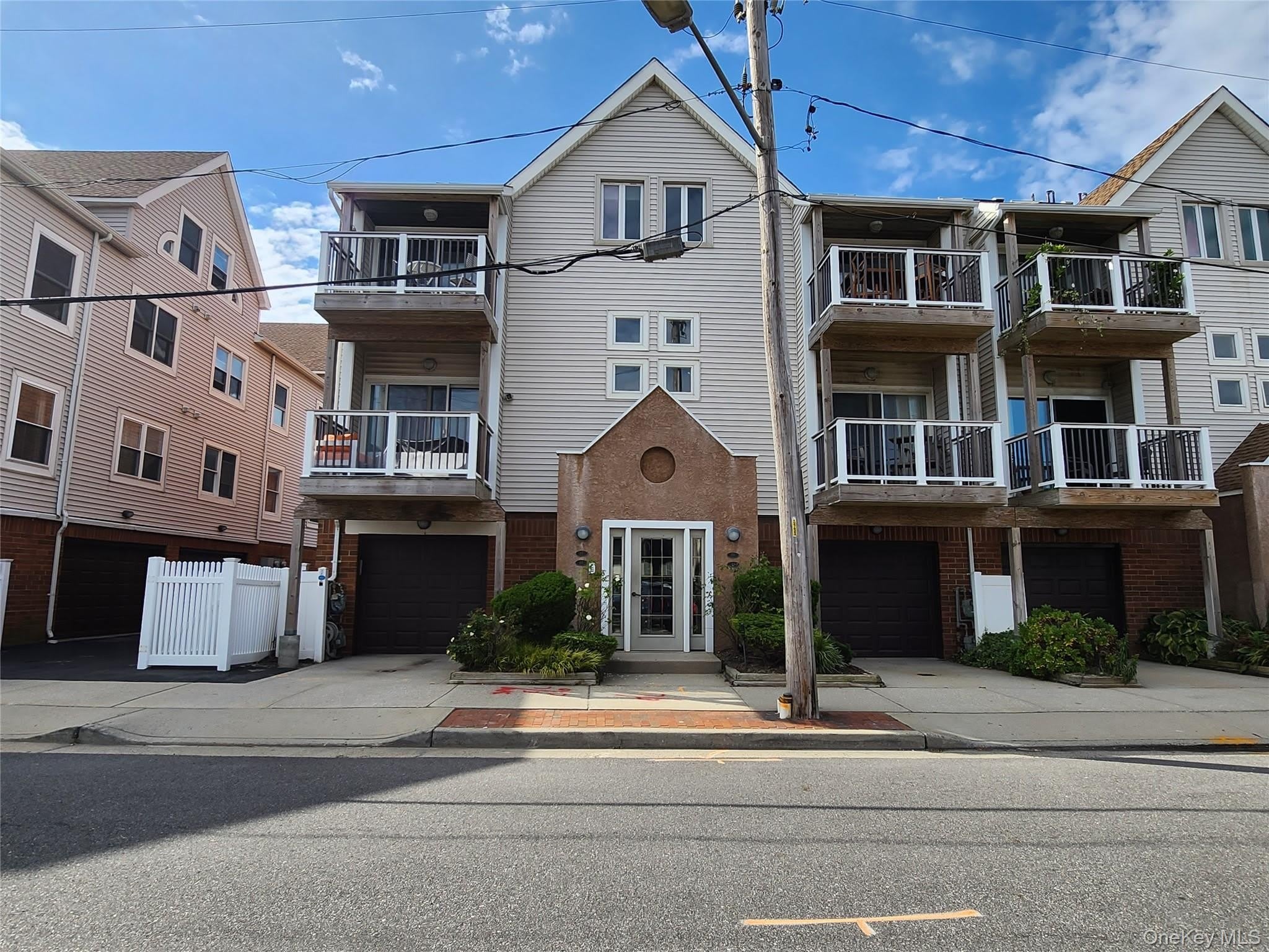 67 Pacific Boulevard – photo 1