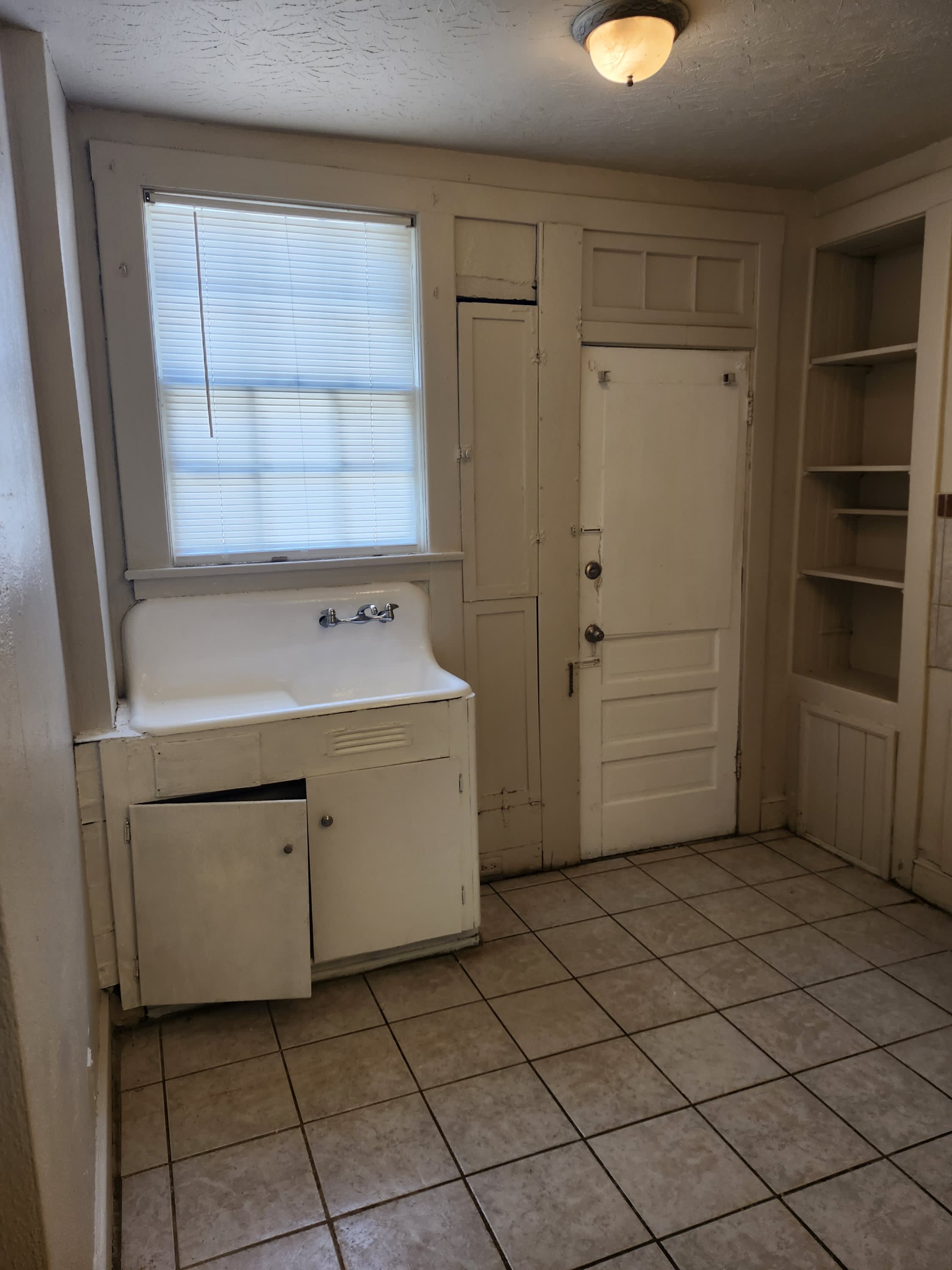 327 S Capitol Parkway – photo 5