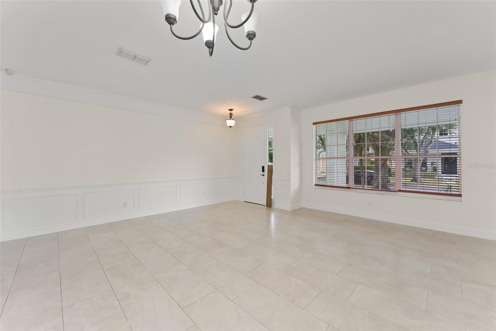 8838 ABBOTSBURY Drive – photo 4
