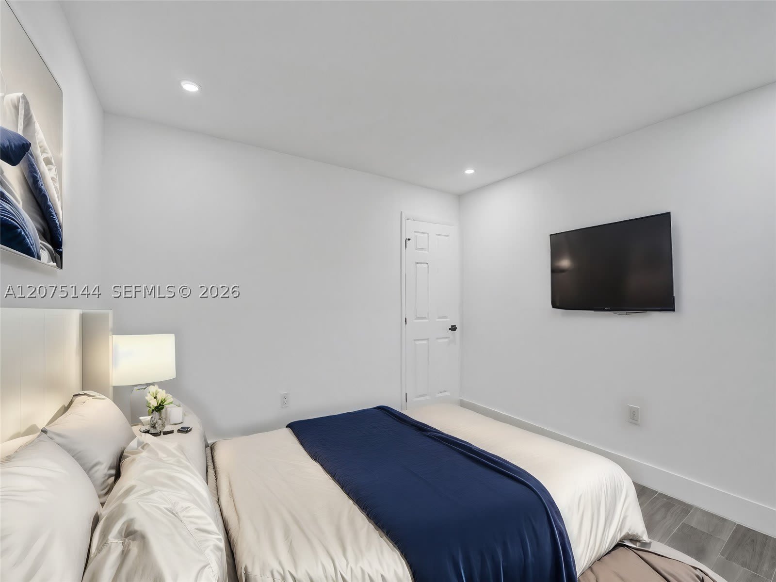 5740 Mayo St – photo 4