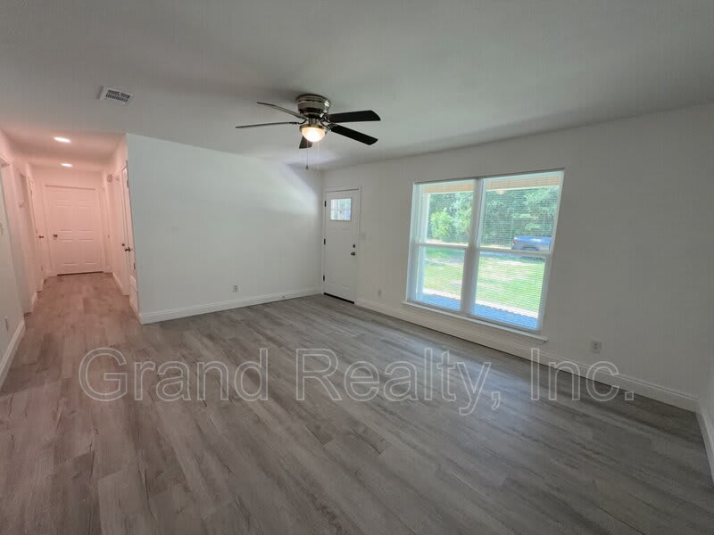 6733 Applegate St – photo 5