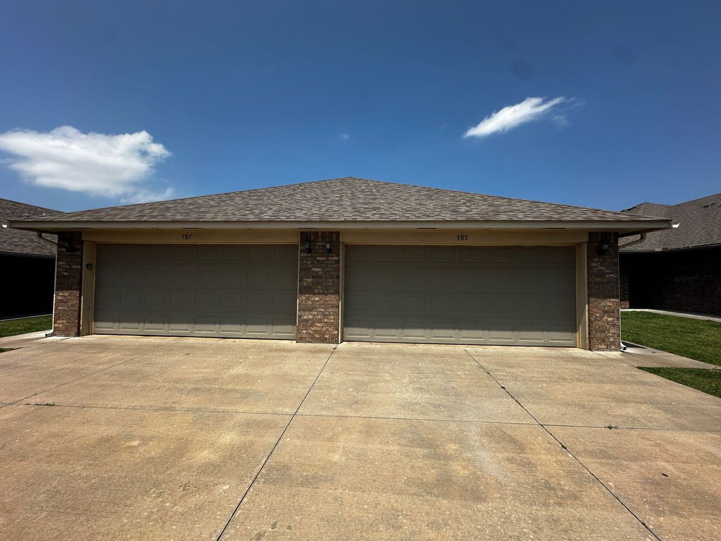 3 Bedroom 2 Bathroom 2 Car Garage Duplex In Moore – photo 1