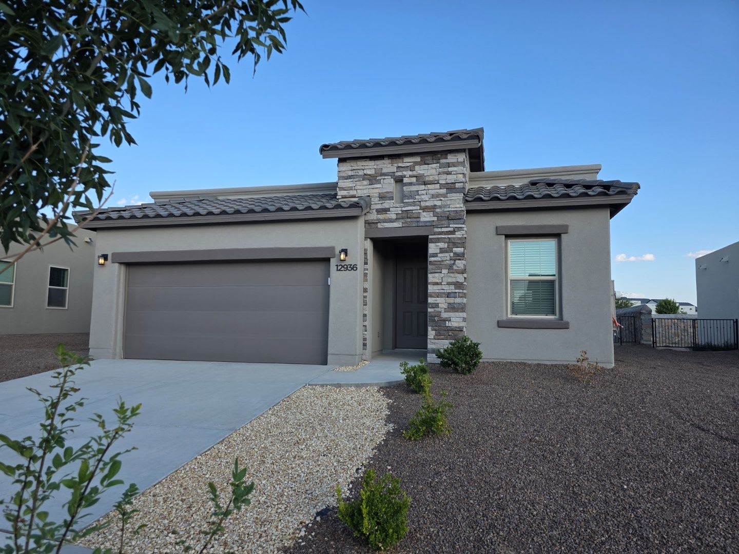 Beautiful East Side House 3 Bed 2 Baths Part Of The Overlook Casa Club That Includes Swimming Pool Gym Tennis Court Pickleball Courts – photo 1