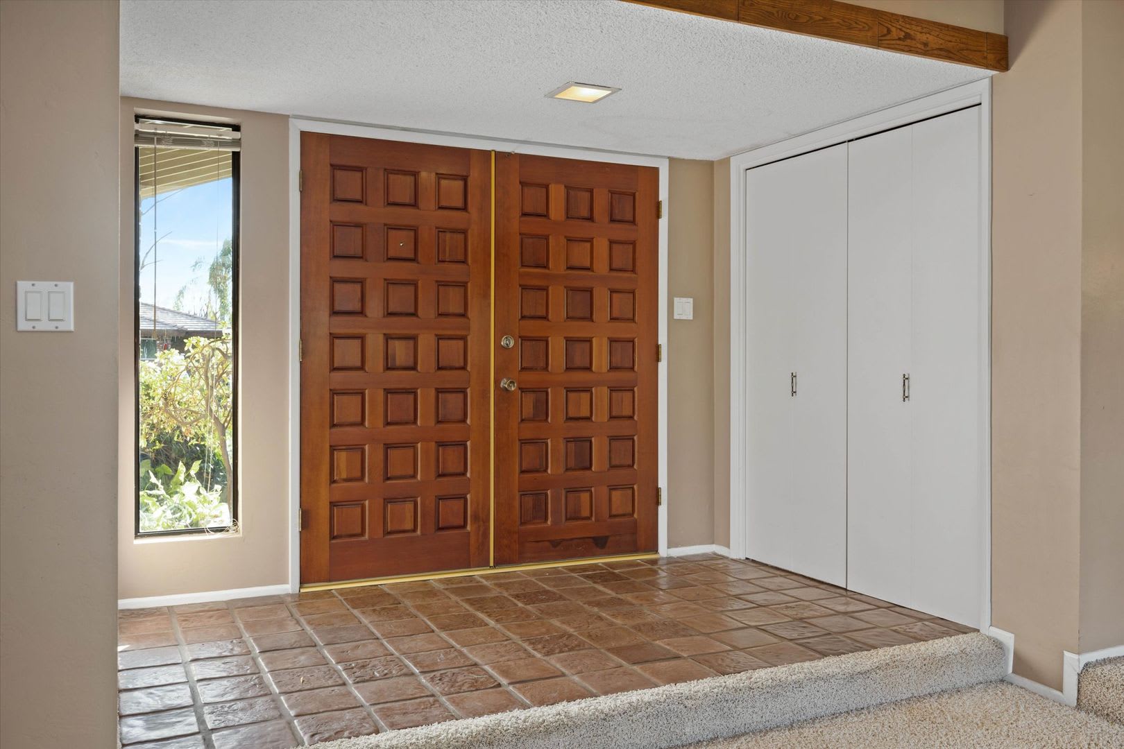 Beautiful Laurelglen Home with Lush Landscaping! – photo 4