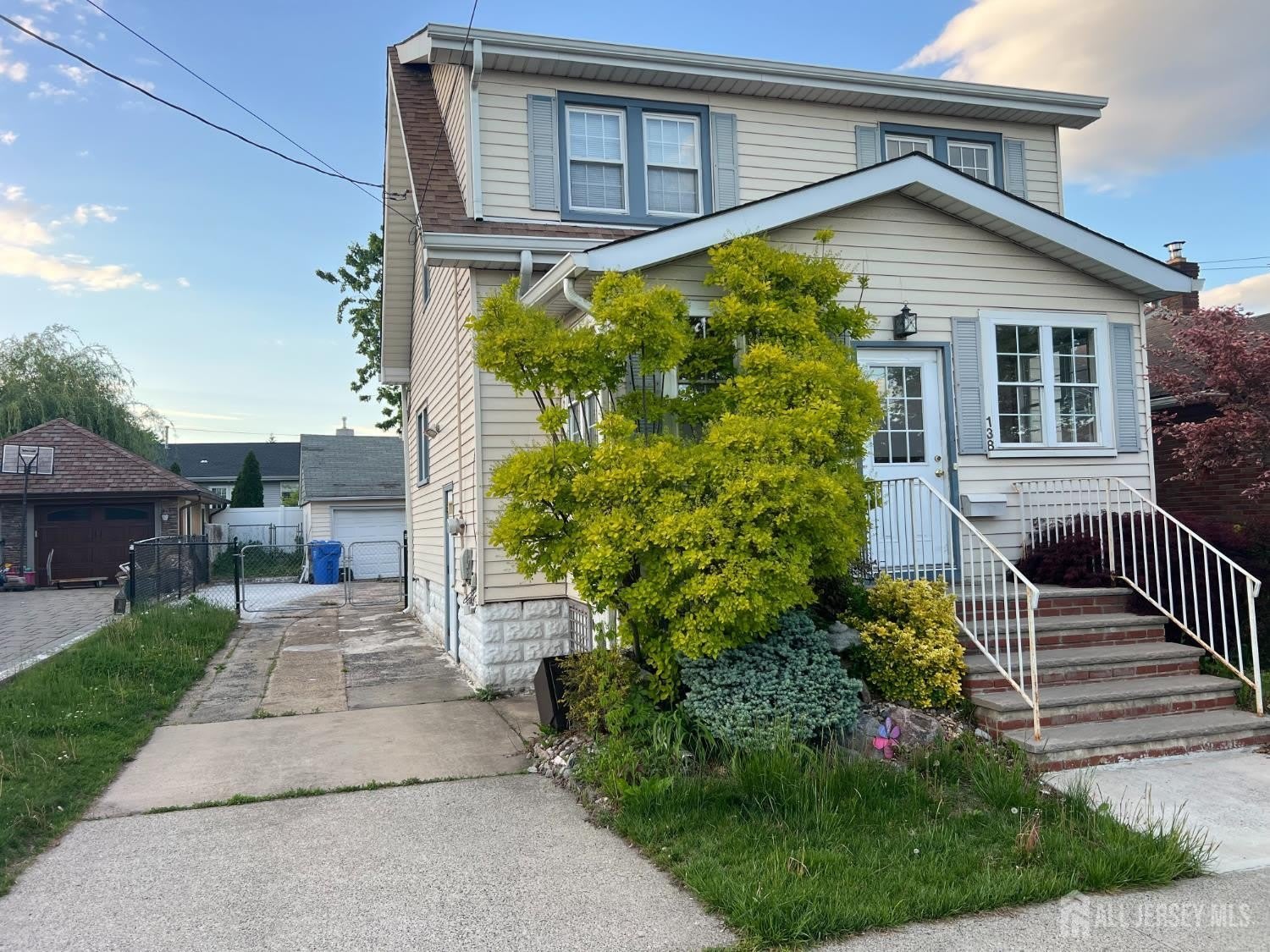 138 Luther Ave – photo 5