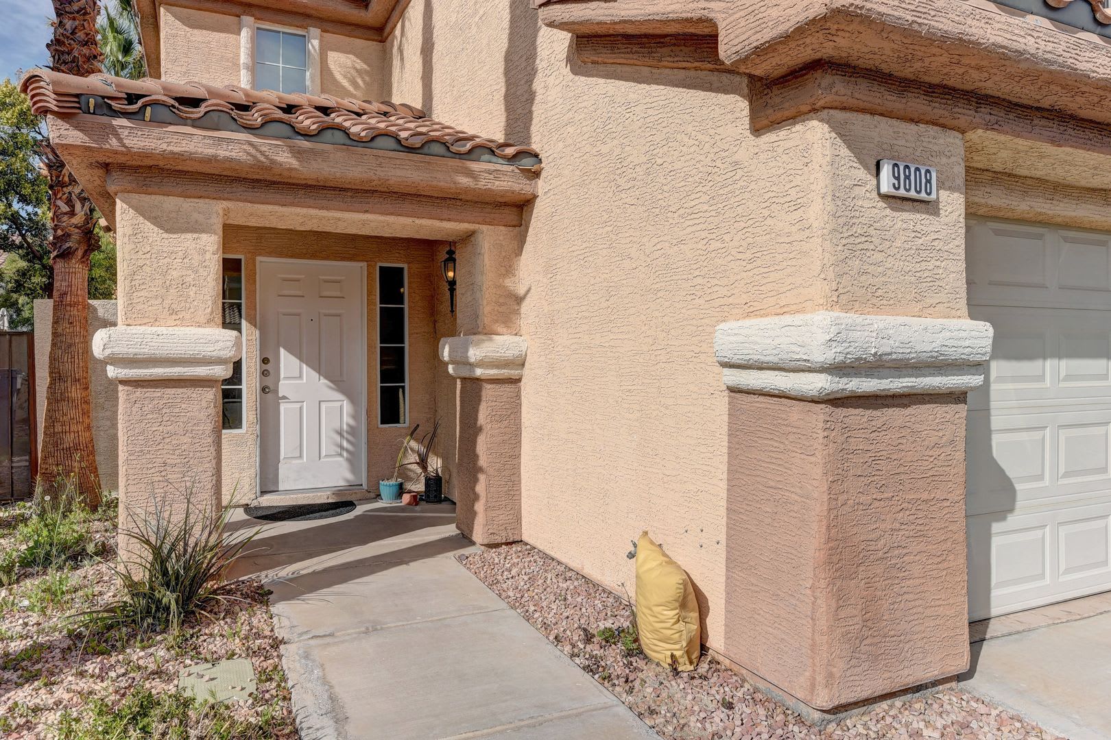 Beautiful remodeled home with pool! – photo 3