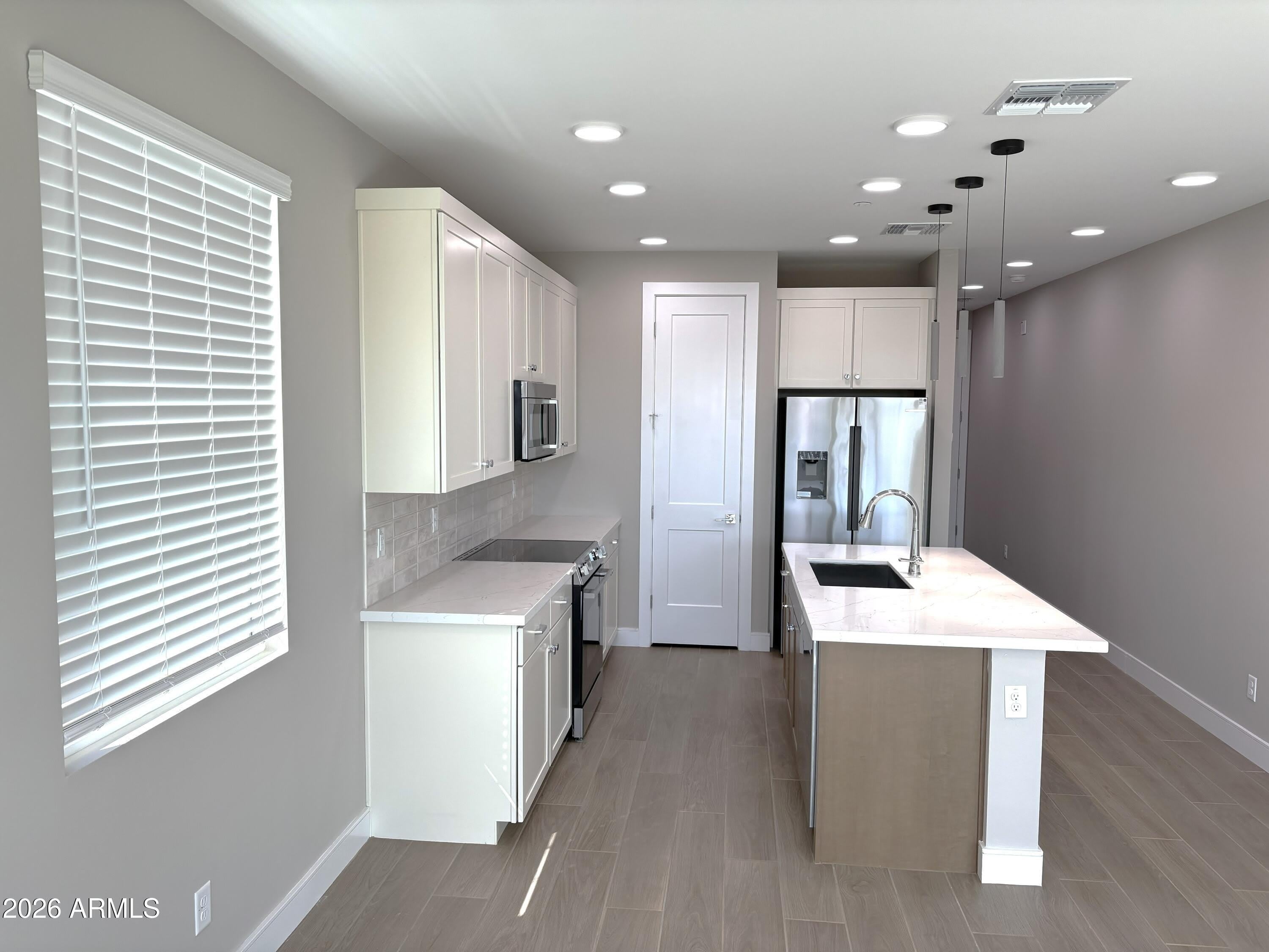 1009 E PASADENA Avenue – photo 3