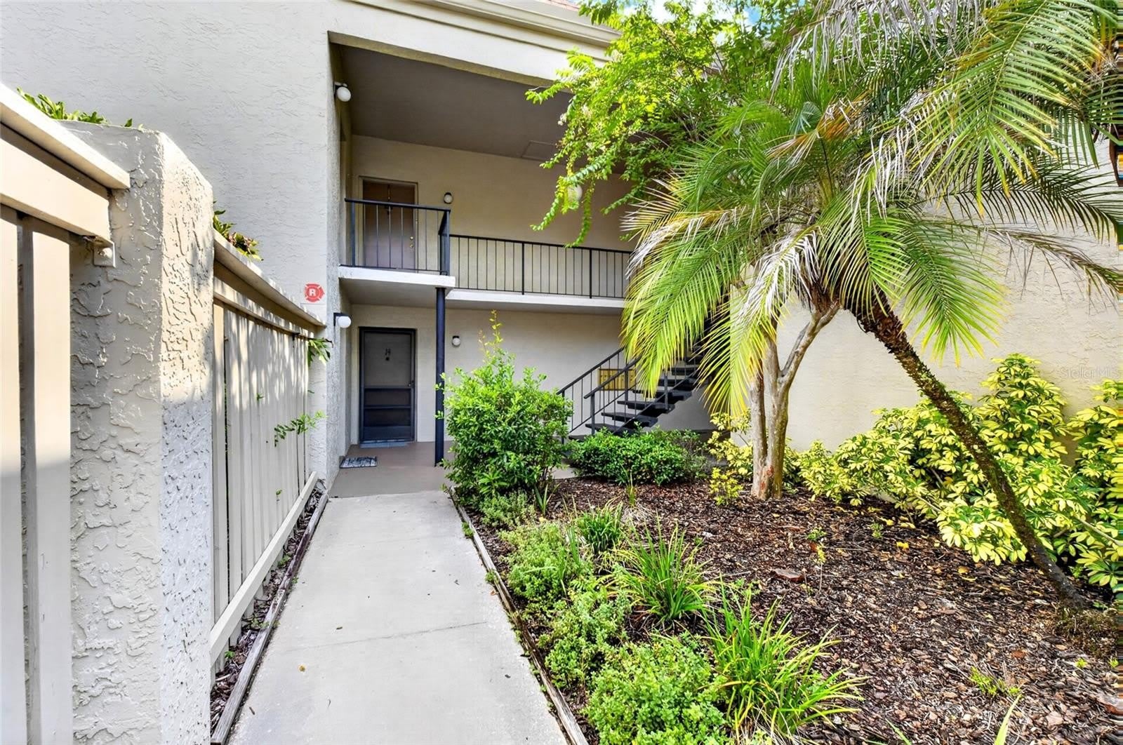 3272 S SEMORAN Boulevard – photo 2