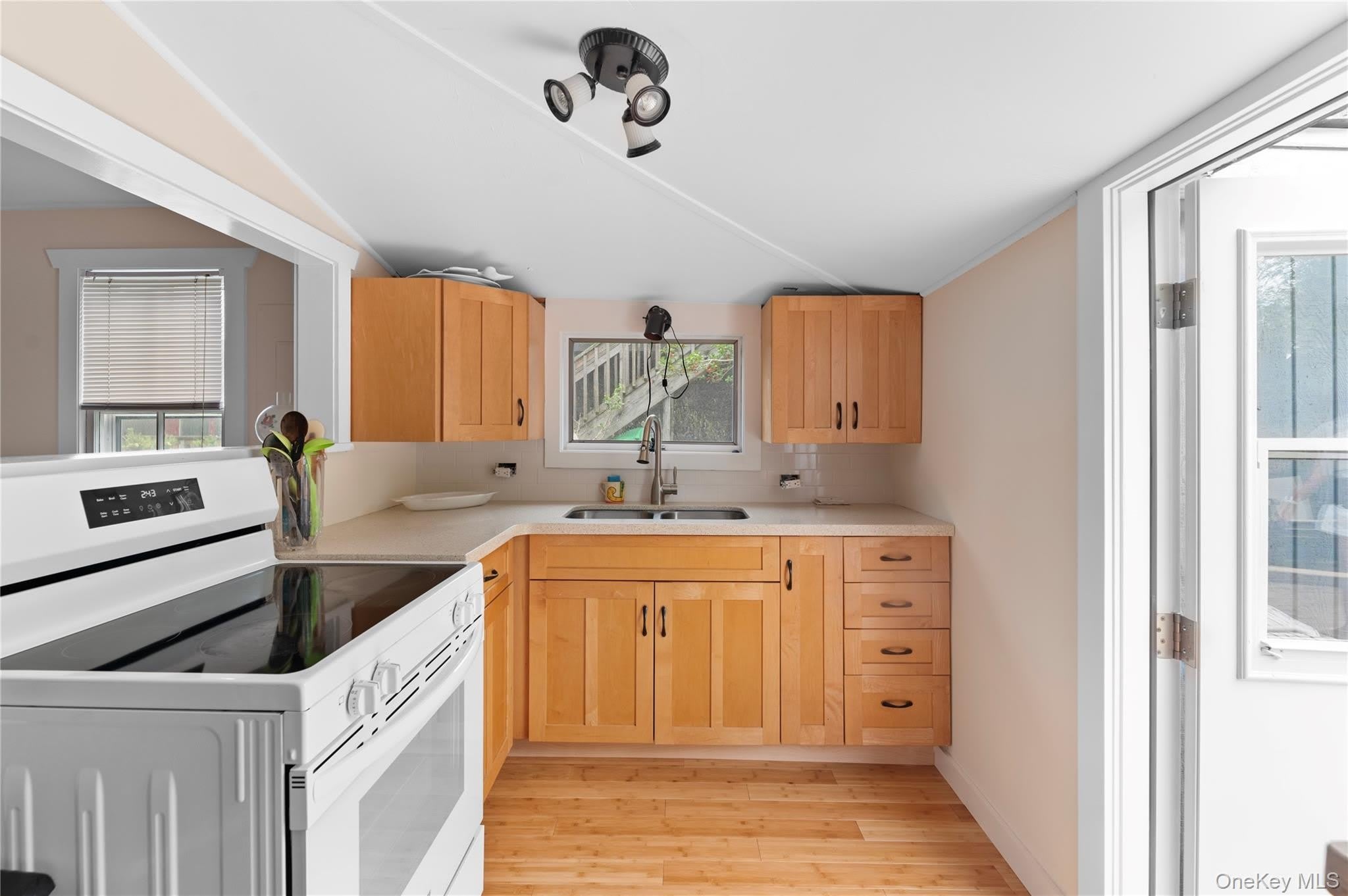 30 Bungalow Walk – photo 5