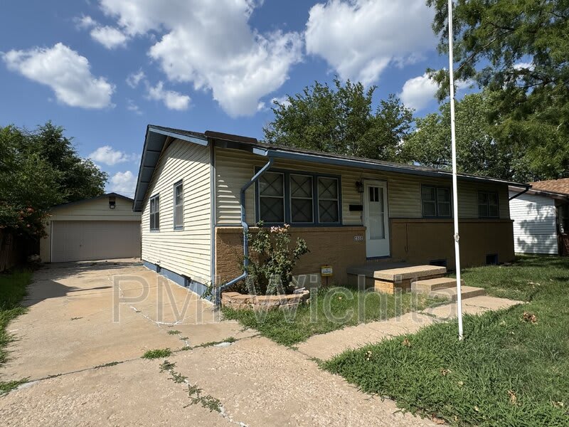 2322 W 29th St S – photo 2