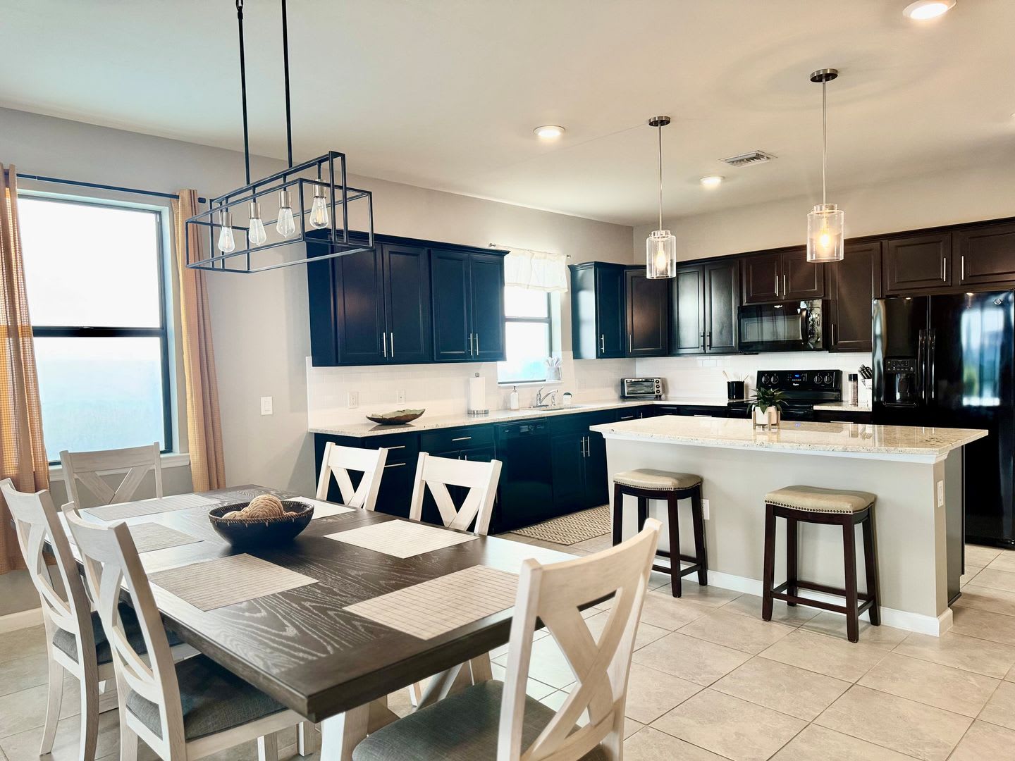 Fully Furnished Seasonal Rental Home Dog Friendly Avail Now – photo 4